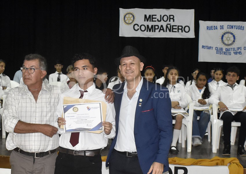Rotary Club Quitilipi entregó los premios al "Mejor Compañero" del año 29