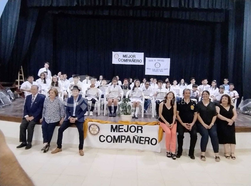 Rotary Club Quitilipi entregó los premios al "Mejor Compañero" del año 9