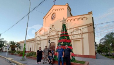 Esperando la Navidad: hoy bendición del árbol que presentó la comunidad parroquial 1