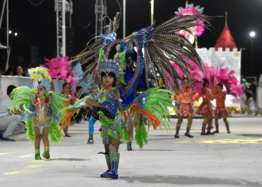 Los corsos de Quitilipi vistieron de fiesta, color y brillo el centro chaqueño 3
