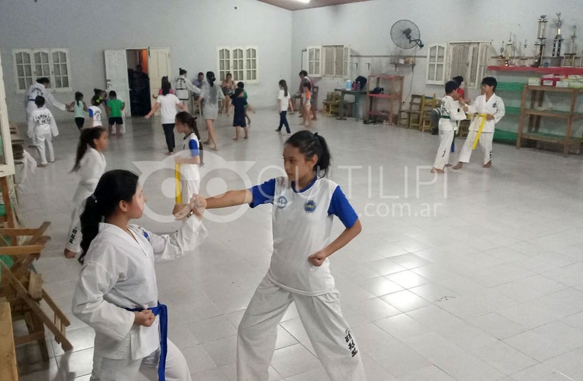 9 años de la Escuela Integral de Taekwondo en el salón comunitario del Barrio Boca 15