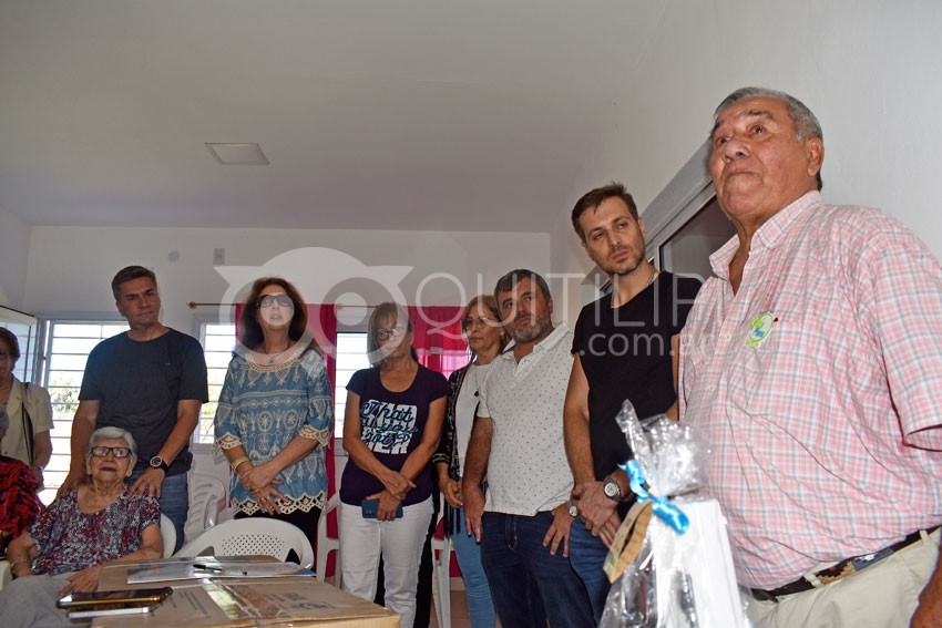 El Gobernador Leandro Zdero y Lucas Apud Masin entregaron un acondicionador de aire al centro de Jubilados "Vida Plena" 6