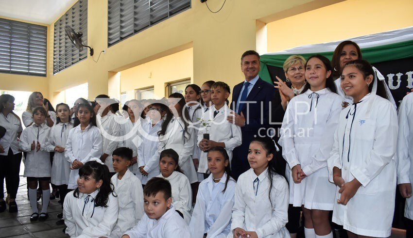 En su ciudad natal el Gobernador Leandro Zdero abrió el ciclo lectivo 2024 16