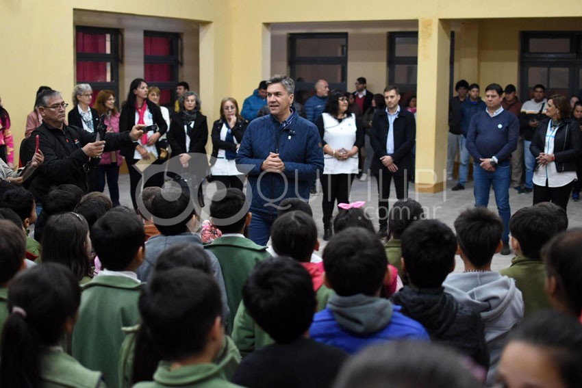 El gobernador Zdero en su paso por Quitilipi, entregó viviendas, títulos de propiedad y elementos a escuelas y biblioteca 20