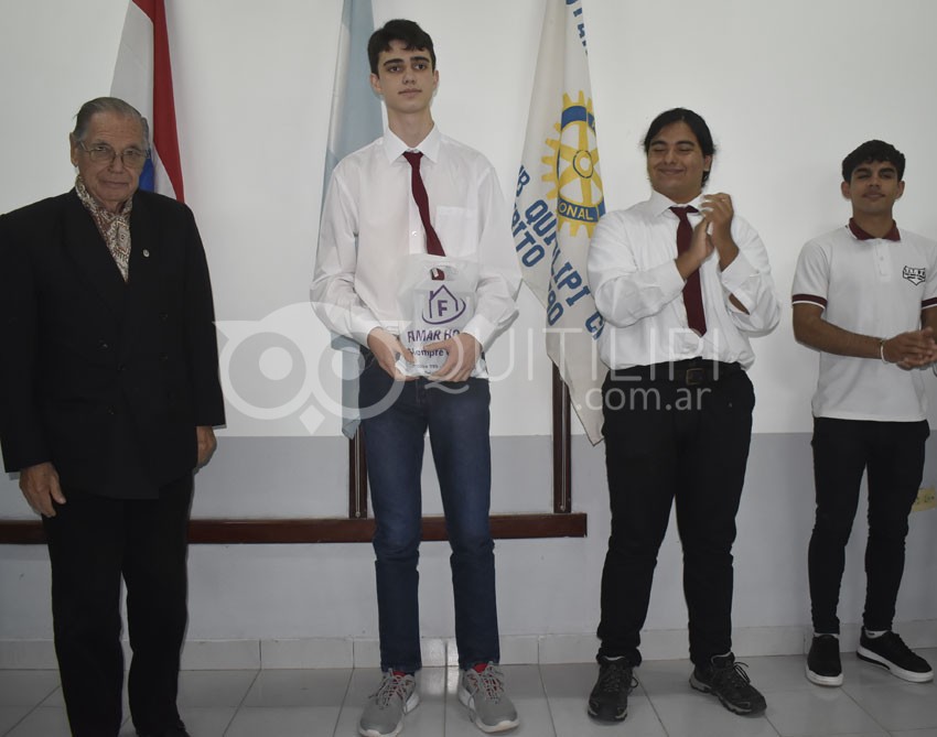 Rotary Club premió con una tablet a los ganadores del concurso de oratoria 2024 31