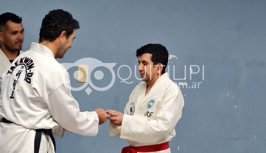 Practicante de TKD con discapacidad visual llegó a cinturón punta negra 19