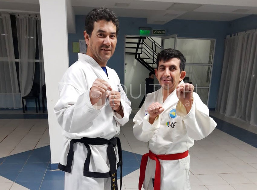 Practicante de TKD con discapacidad visual llegó a cinturón punta negra 5