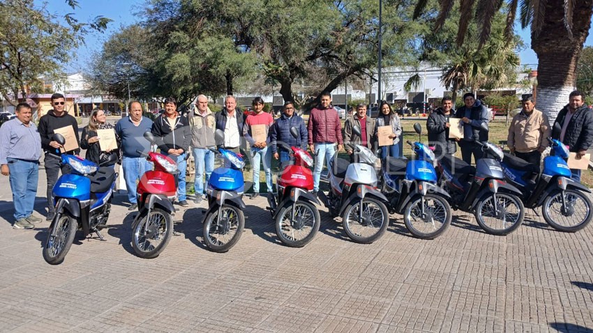 Municipales: Lovey entregó motovehículos y supervisó obras de bacheo 16