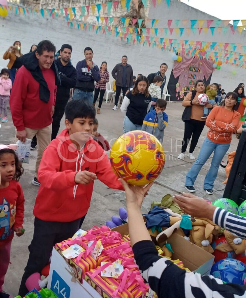 Día del Niño: "mercantilitos" felices en animado y alegre agasajo en el CEC 23