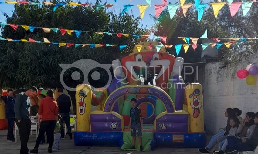 Día del Niño: "mercantilitos" felices en animado y alegre agasajo en el CEC 24