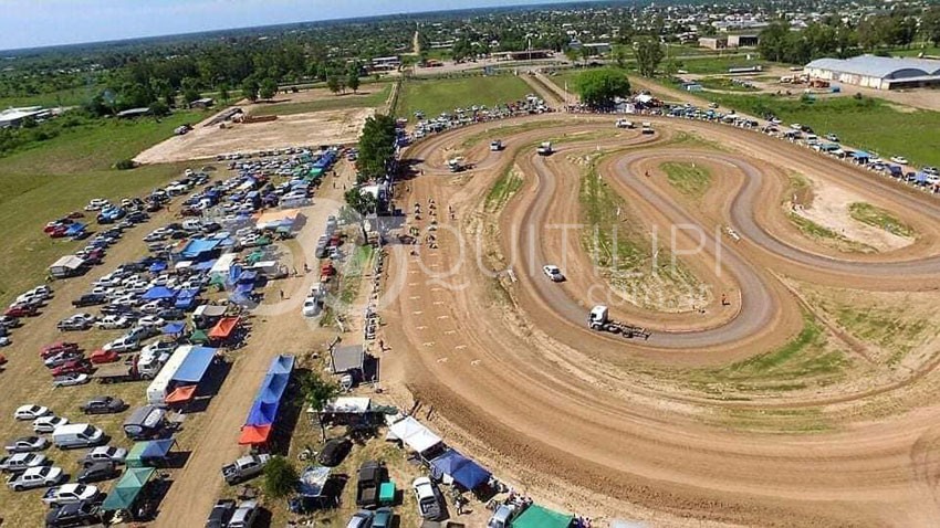 Comenzó la recuperación del kartódromo y motovelódromo en Quitilipi 32