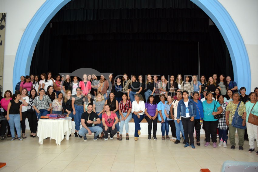 La Municipalidad homenajeó a las madres del organismo 6