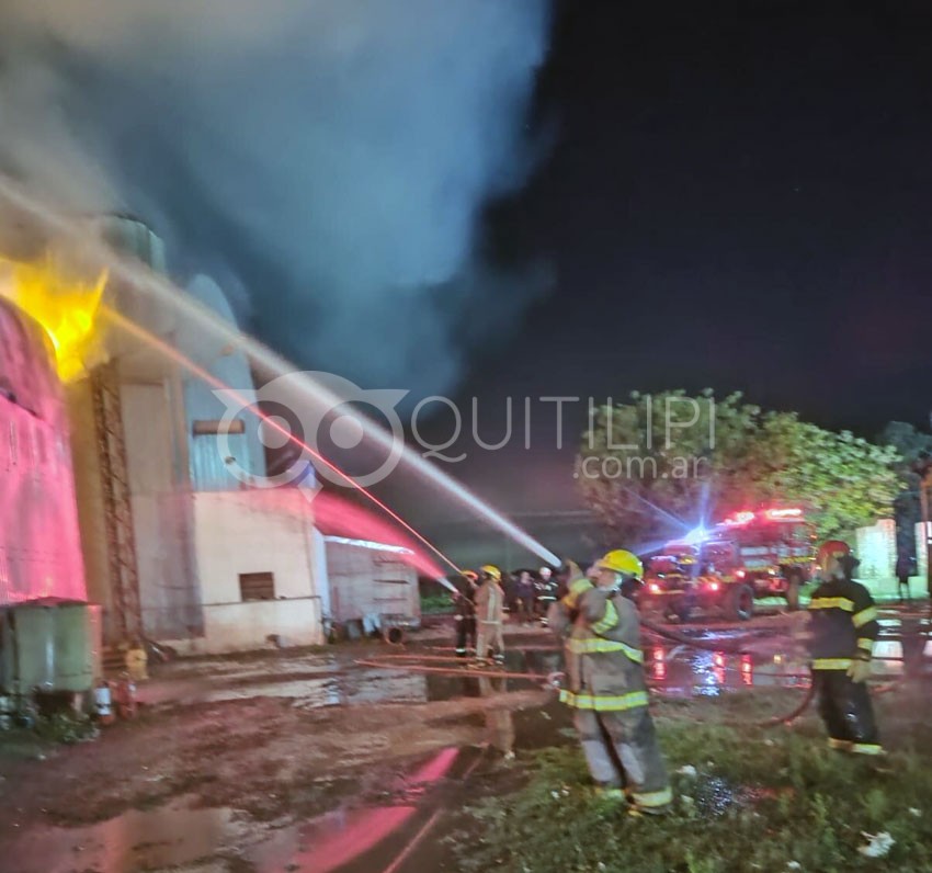 Voraz incendio en la Heller Norteña 16