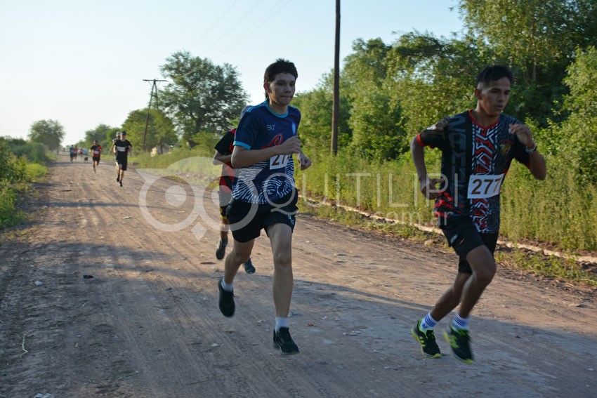 El saenzpeñense Esteban Gómez, ganó el Maratón 112° Aniversario de Quitilipi 30