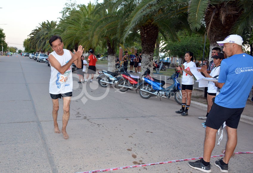 El saenzpeñense Esteban Gómez, ganó el Maratón 112° Aniversario de Quitilipi 34