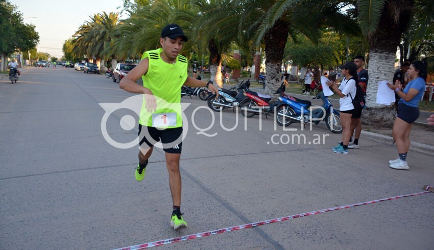 El saenzpeñense Esteban Gómez, ganó el Maratón 112° Aniversario de Quitilipi 28