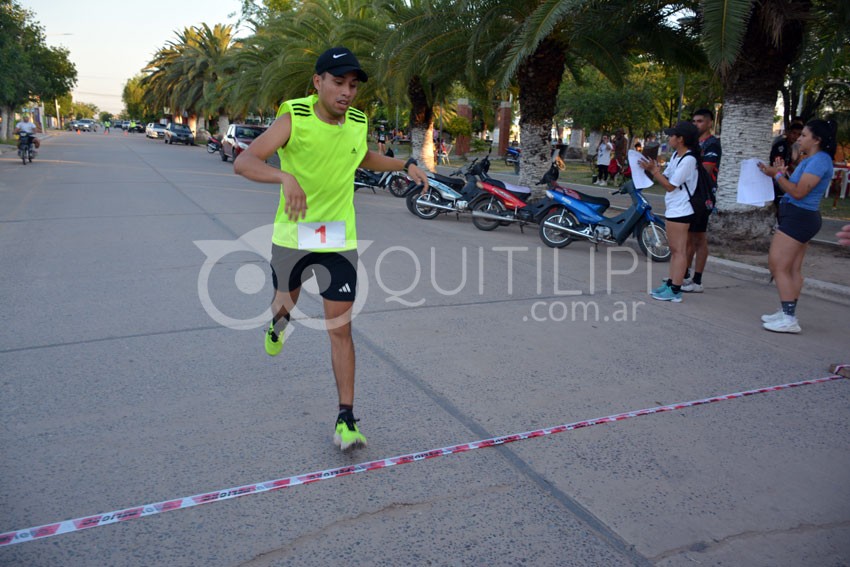 El saenzpeñense Esteban Gómez, ganó el Maratón 112° Aniversario de Quitilipi 10