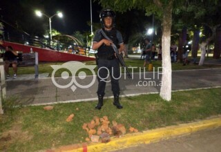 Ocurrió en la plaza central: un desorden generalizado de estudiantes involucró a padres y vecinos que nada tenían que ver 29