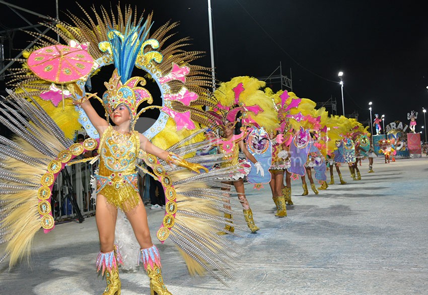 Segunda luna: una multitudinaria asistencia disfruto el desfile de las comparsas infantiles y mayores 36