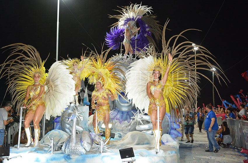 Segunda luna: una multitudinaria asistencia disfruto el desfile de las comparsas infantiles y mayores 39