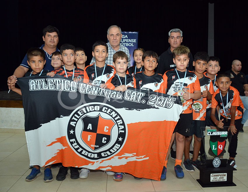 La LQF premio los campeones infantiles y en mayores el fútbol femenino de San Martín 42