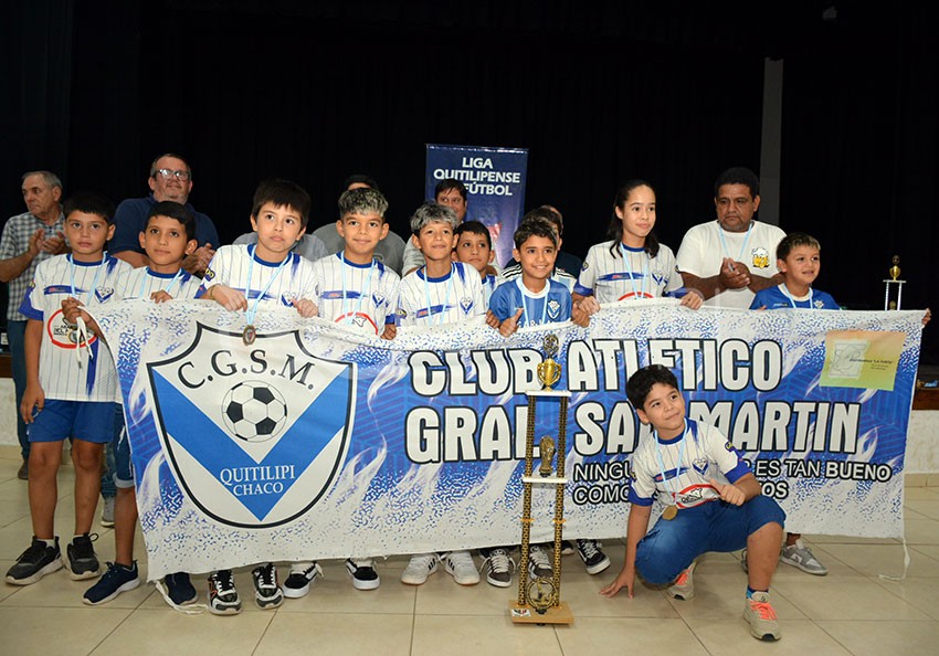 La LQF premio los campeones infantiles y en mayores el fútbol femenino de San Martín 39