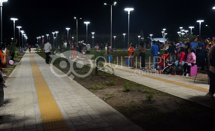 El gobernador Zdero inauguró el Paseo Claudio Hugo Fernández y cuadras de asfalto para Quitilipi 30