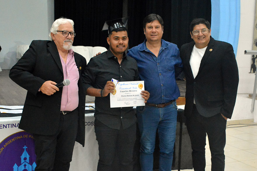 Alegre colación de ministros Capellanes Evangélicos del Chaco - Quitilipi.com.ar Alegre colación de ministros Capellanes Evangélicos del Chaco 32