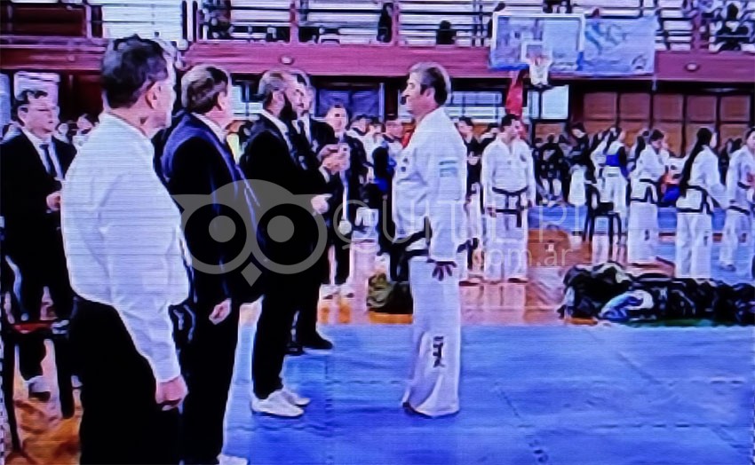 El médico Alfredo Acuña triunfa en TKD a los 60 años, enfocado en la salud de sus pacientes - Quitilipi.com.ar El médico Alfredo Acuña triunfa en TKD a los 60 años, enfocado en la salud de sus pacientes 16
