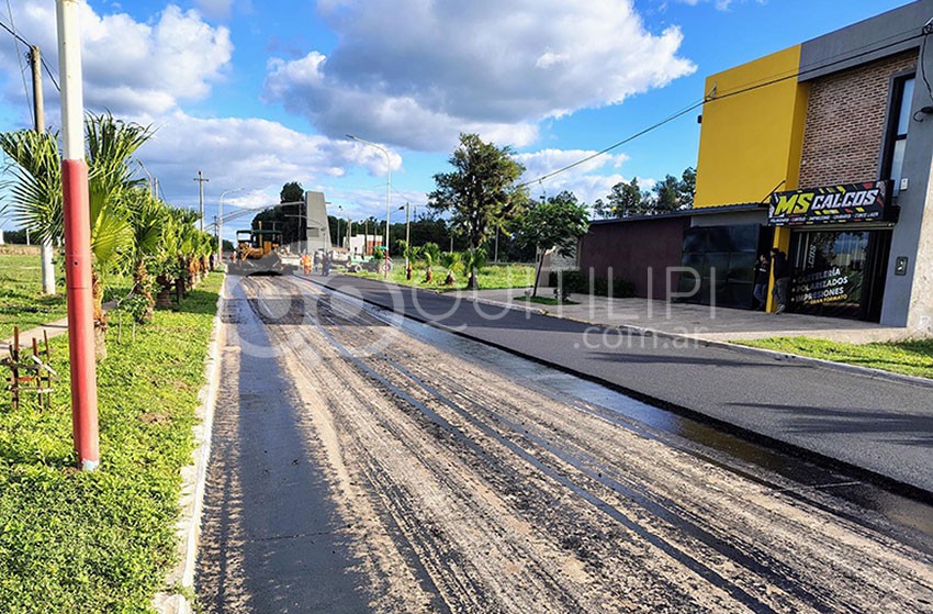 Avanzan las obras de pavimentación y bacheo a través de Vialidad Provincial 6