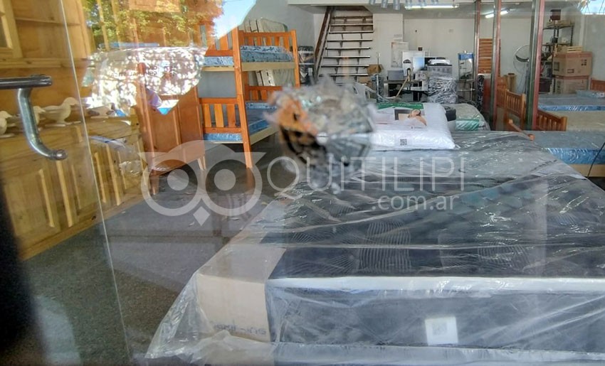 Tras balear cuatro vidrieras céntricas, en un rápido accionar policial, productor agropecuario fue detenido - Quitilipi.com.ar Tras balear cuatro vidrieras céntricas, en un rápido accionar policial, productor agropecuario fue detenido 24