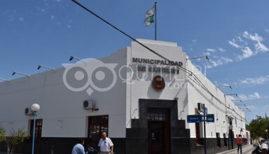 Empleados precarizados de la Municipalidad reclaman dos meses de atraso en el pago de salarios 1