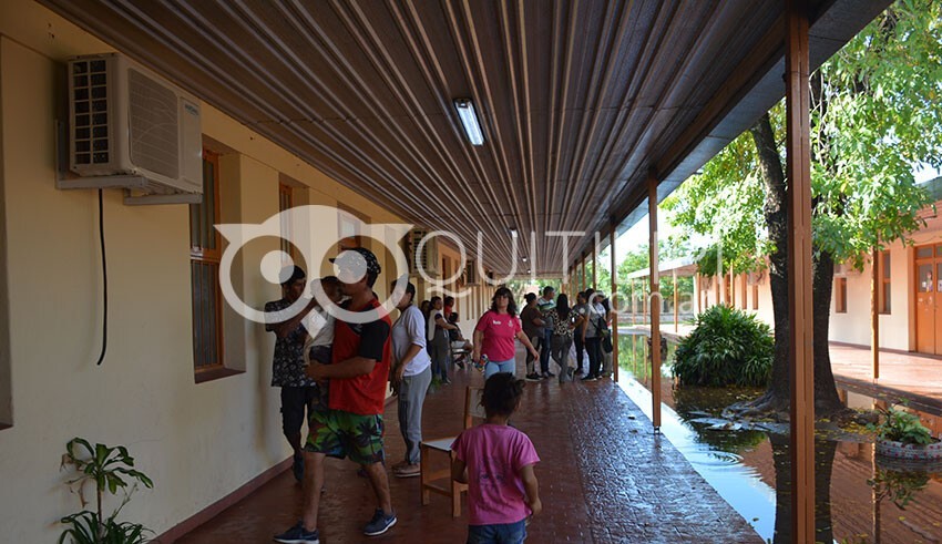 Más de ciento cincuenta evacuados fueron alojados en dos escuelas - Quitilipi.com.ar Más de ciento cincuenta evacuados fueron alojados en dos escuelas 28
