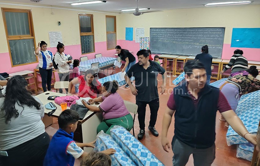 Más de ciento cincuenta evacuados fueron alojados en dos escuelas - Quitilipi.com.ar Más de ciento cincuenta evacuados fueron alojados en dos escuelas 31