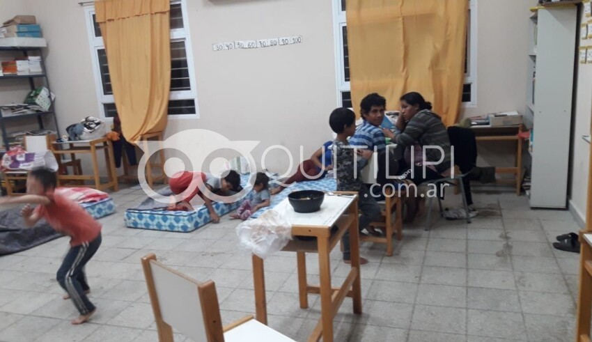 Tres familias alojadas en la Escuela 200 esperan regresar a sus hogares 19