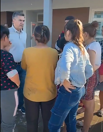 Tres familias alojadas en la Escuela 200 esperan regresar a sus hogares 24