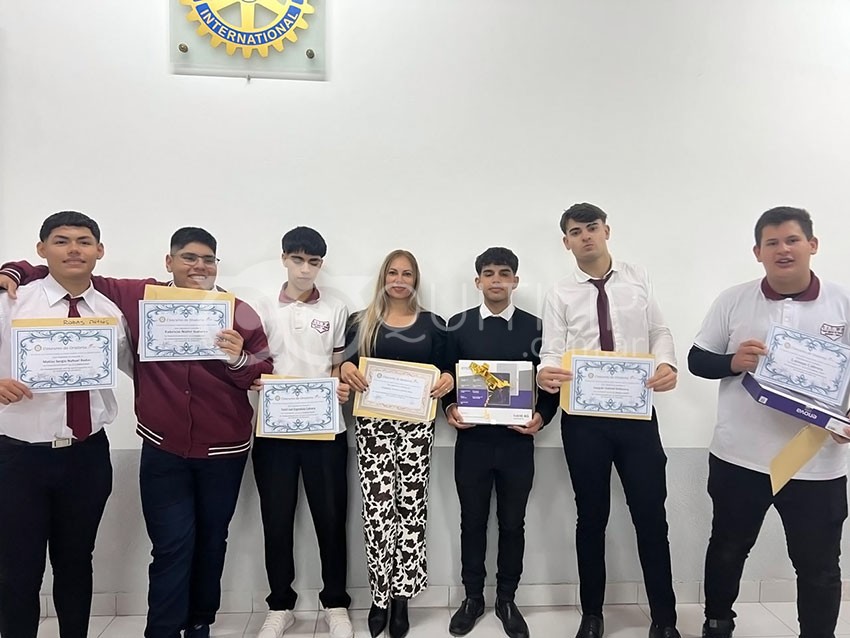 Lorenzo Cabrera, Guido Pérez y Aldana Meneguini se consagraron ganadores del 9° concurso de Oratoria de Rotary Club 16