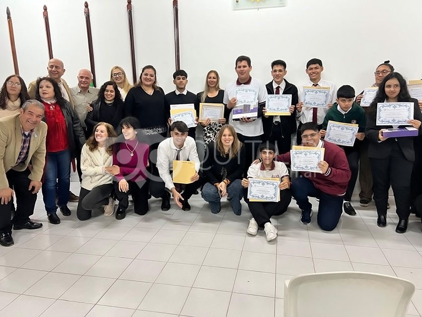 Lorenzo Cabrera, Guido Pérez y Aldana Meneguini se consagraron ganadores del 9° concurso de Oratoria de Rotary Club 5