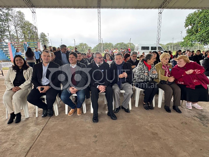 La comunidad educativa de la EES N°103 rindió homenaje al Profesor Luis Gustavo Konrad por sus 25 años en el sistema educativo 23