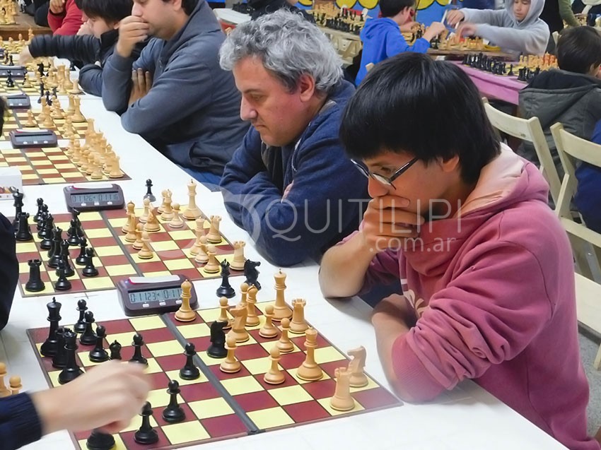 Ajedrez: Benjamín Peña, Uriel merlo y Rodrigo Morel brillaron en la primera fecha del Provincial Zona Centro - Quitilipi.com.ar Ajedrez: Benjamín Peña, Uriel merlo y Rodrigo Morel brillaron en la primera fecha del Provincial Zona Centro 18