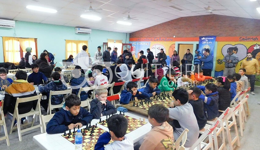 Ajedrez: Benjamín Peña, Uriel merlo y Rodrigo Morel brillaron en la primera fecha del Provincial Zona Centro - Quitilipi.com.ar Ajedrez: Benjamín Peña, Uriel merlo y Rodrigo Morel brillaron en la primera fecha del Provincial Zona Centro 16