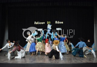 Modesta y emotiva celebración por los 30 años de la Escuela Municipal de danzas "Raíces Argentinas" 14