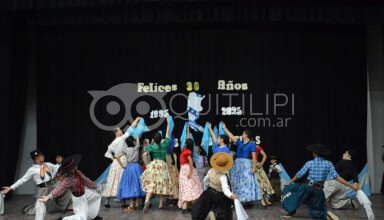 Modesta y emotiva celebración por los 30 años de la Escuela Municipal de danzas "Raíces Argentinas" - Quitilipi.com.ar Modesta y emotiva celebración por los 30 años de la Escuela Municipal de danzas "Raíces Argentinas" 1