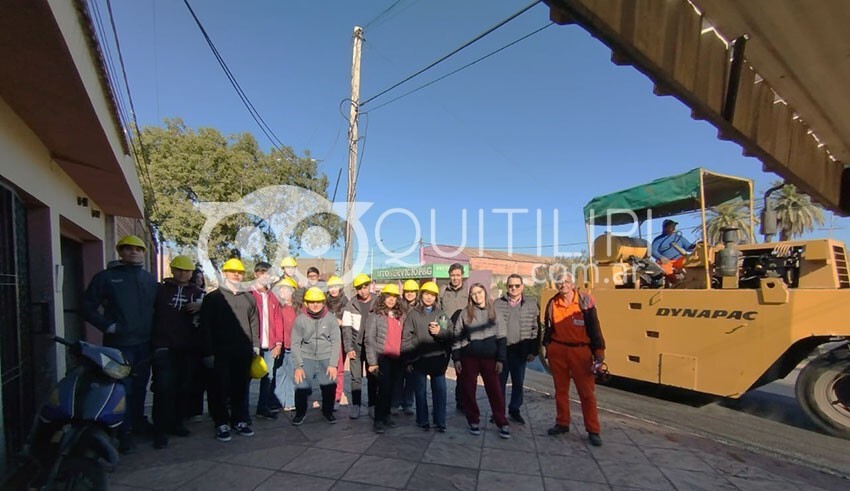 Alumnos de la EET 18 refuerzan conocimientos en el proceso de reasfaltado y uso de materiales de construcción 13