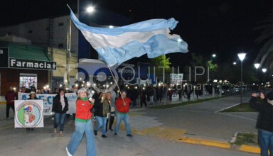 Docentes marcharon exigiendo al gobierno de Leandro Zdero el pago de la cláusula gatillo y la convocatoria a paritarias 1