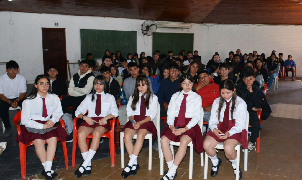 Brillante 4° Expo Empresarial organizada por la EET N° 18 28