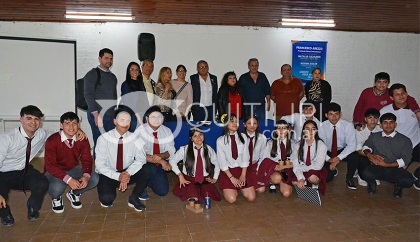 Brillante 4° Expo Empresarial organizada por la EET N° 18 22