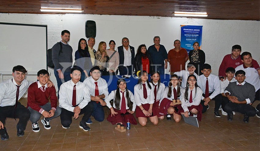 Brillante 4° Expo Empresarial organizada por la EET N° 18 8