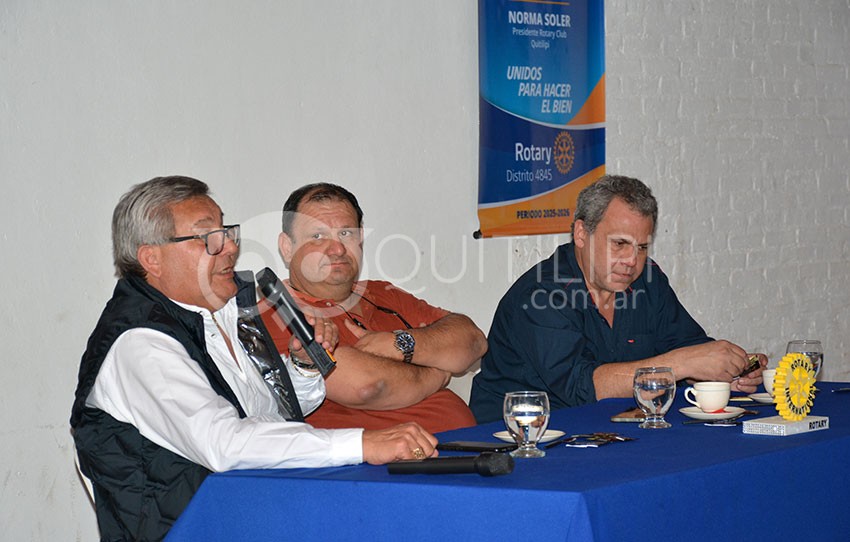 Brillante 4° Expo Empresarial organizada por la EET N° 18 25