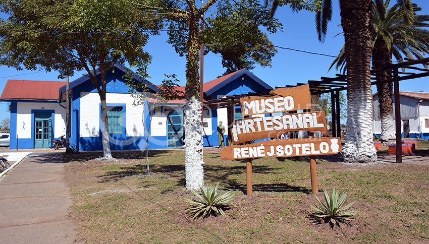 Todo preparado para el inicio de la 48ª Feria de Artesanía Aborigen Chaqueña "René James Sotelo" 27